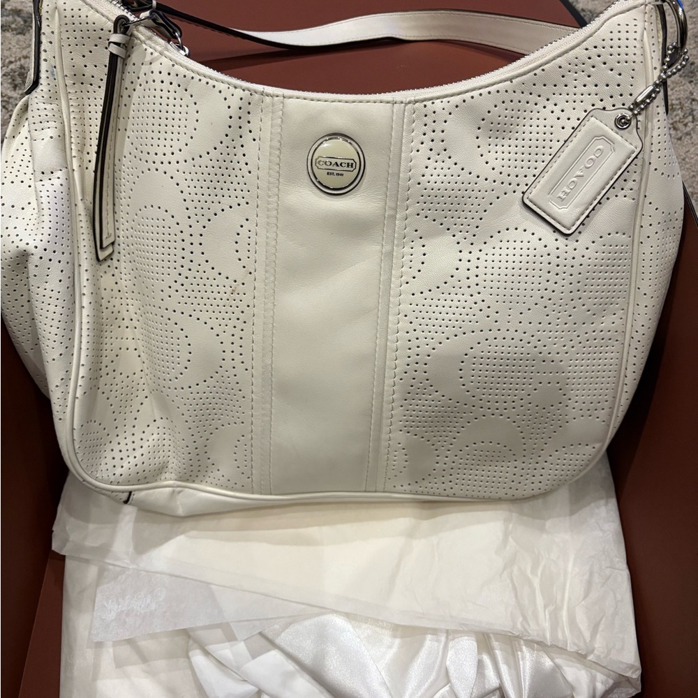 Coach White Leather Shoulder Bag with Textured Design